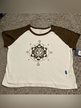 Arizona Jean Company White and Brown Raglan Sun Graphic Crop Top